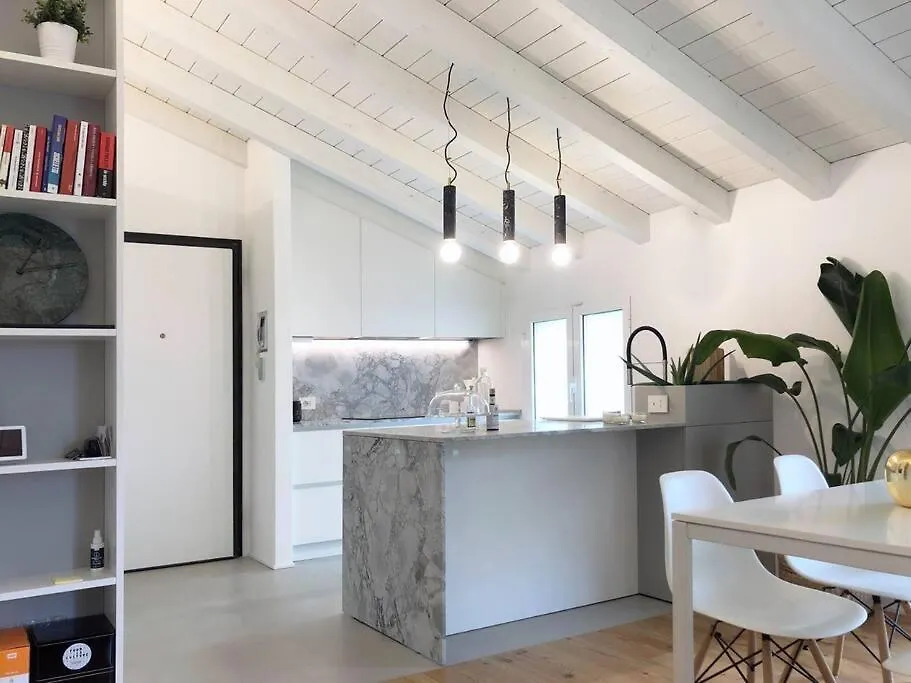 Appartamento Di Design Con Posto Auto. Meda Lejlighed